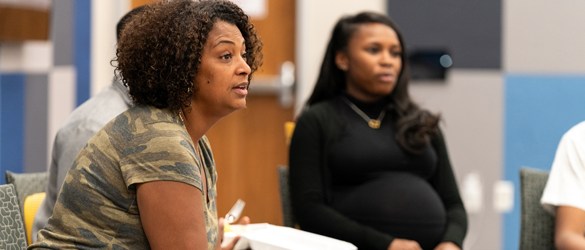 Woman leads group discussion with pregnant women.